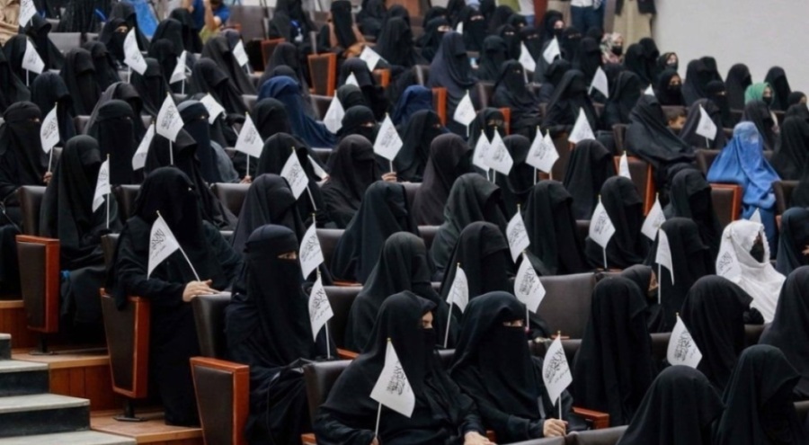 Afganistan kız öğrencilerin üniversiteye gitmesini yasakladı