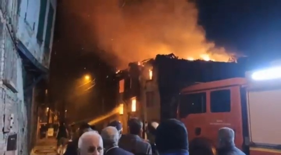 Gürsu'da 3 katlı metruk binada yangın
