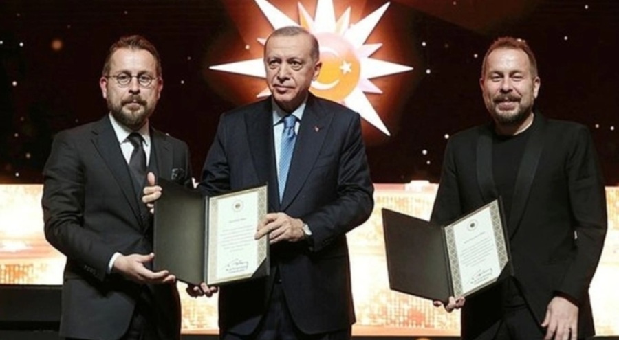 Cumhurbaşkanı Erdoğan, Akkor kardeşleri sahnede barıştırdı