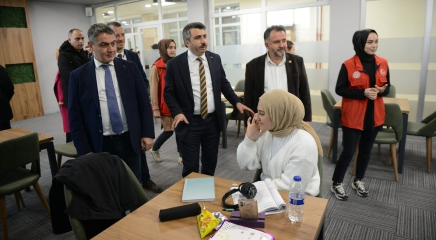 Başkan Yılmaz Yıldırım Gençlik Merkezi'ni ziyaret etti