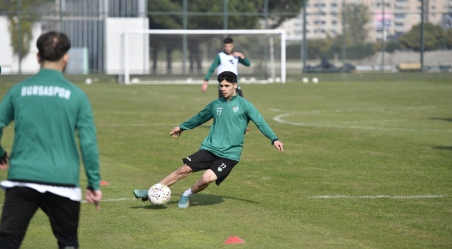 Bursaspor'un genç yıldızı Mustafa Genç sezonun tüm maçlarında oynadı