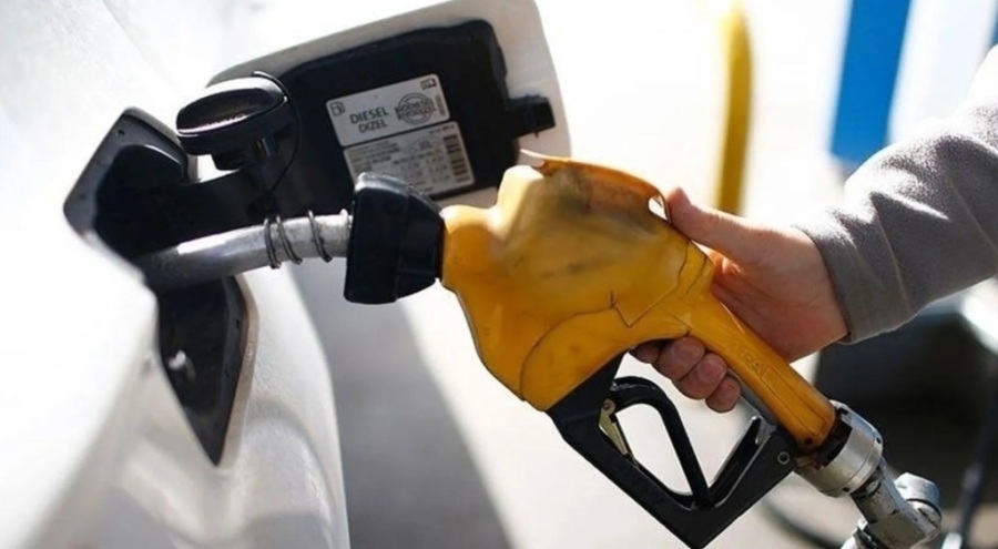 Benzinin litresine 67 kuruş zam