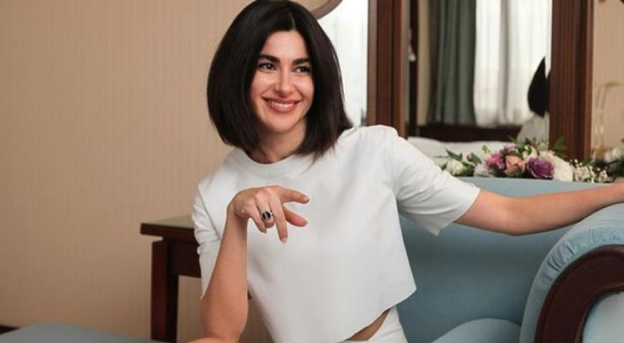 Nesrin Cavadzade'den transparan şıklığı