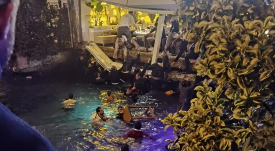 İstanbul Beşiktaş'ta  bir restoranın iskelesi çöktü