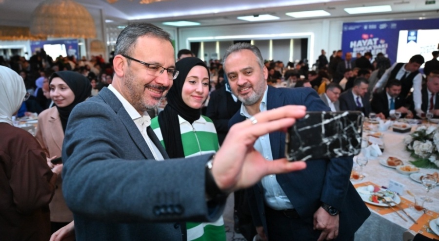 Bakan Kasapoğlu ve Başkan Aktaş Bursa'da gençlerle buluştu