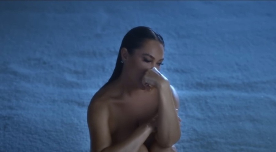 Hülya Avşar'dan klip yorumu: Çıplaklık yok