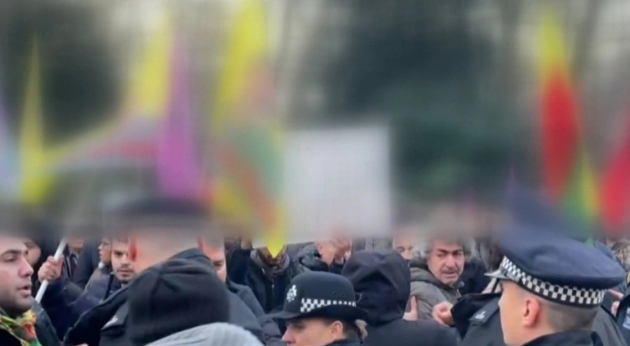 Londra'daki Türk Büyükelçiliği'ne saldırdılar!