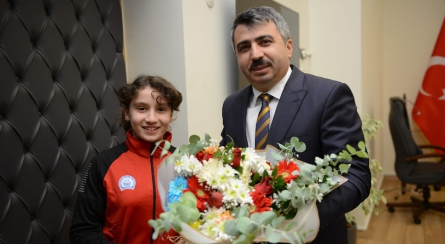 Bursa Yıldırım Belediye Başkanı Yılmaz şampiyonları ağırladı