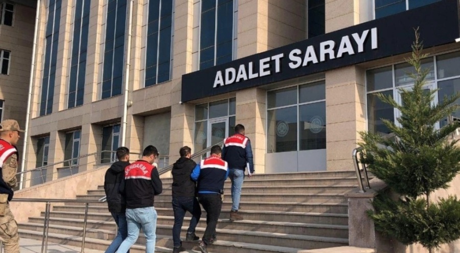 Göçmenleri rehin alıp fidye istediler