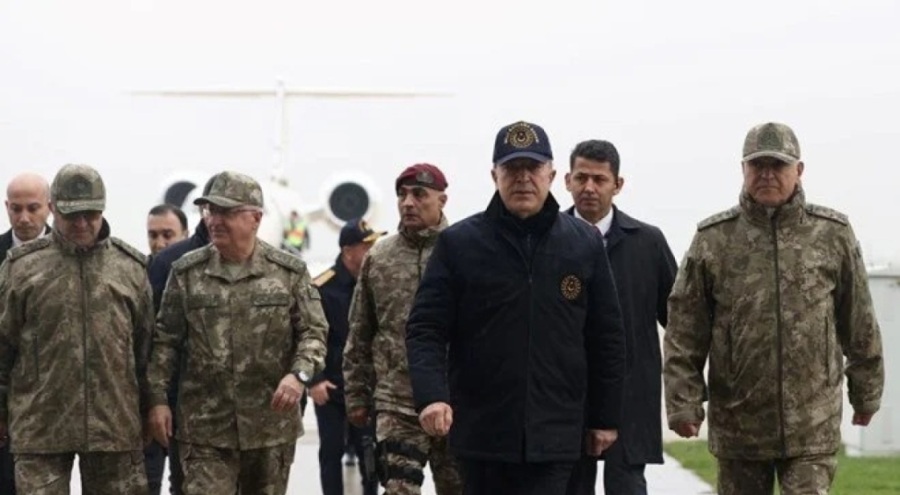 Bakan Akar Suriye sınır hattında