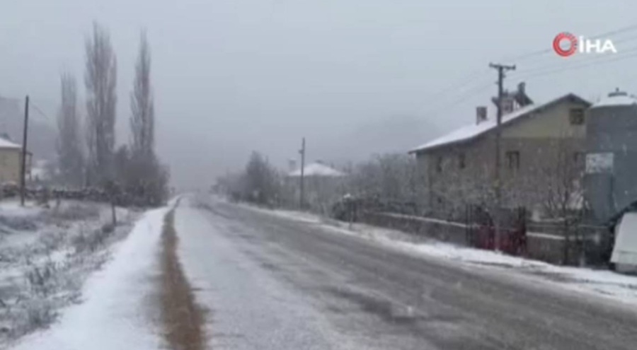 Ankara'da mevsimin ilk karı Kızılcahamam'da düştü