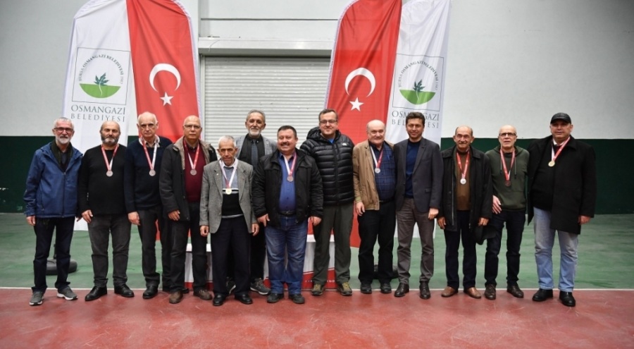 Bursa'da düzenlenen satranç turnuvasında ödüller sahiplerini buldu