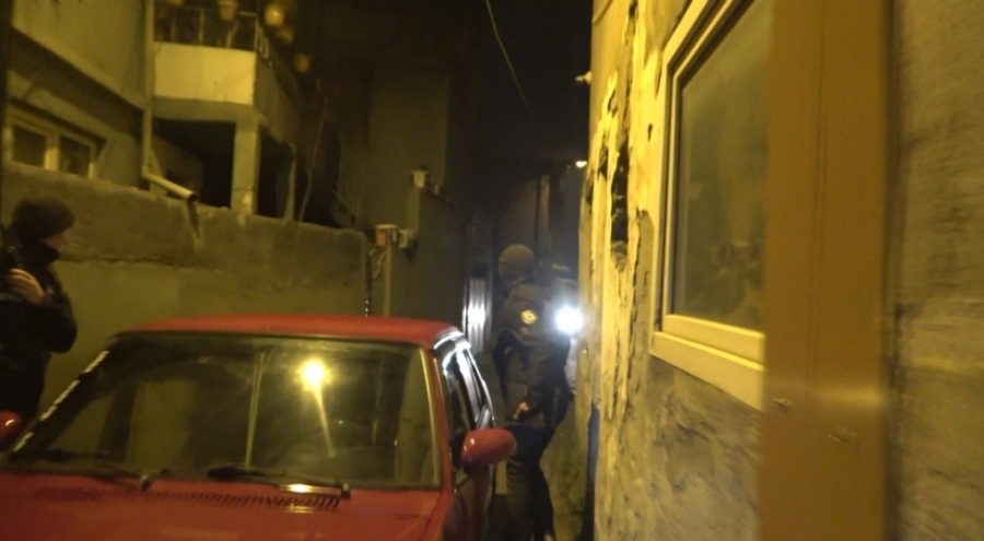 Bursa'da ehliyetsiz sürücü babasının aracıyla kaçarken kaza yaptı