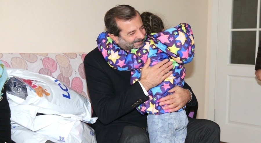 Bursa Gürsu Belediyesi yardım paketlerini dağıttı