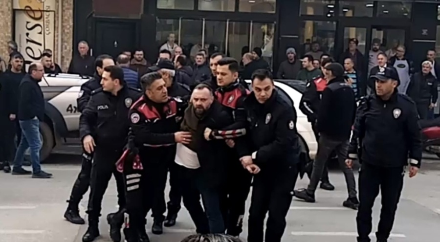 Bursa İnegöl'de alacak verecek kavgasında 3 kişi bıçaklandı