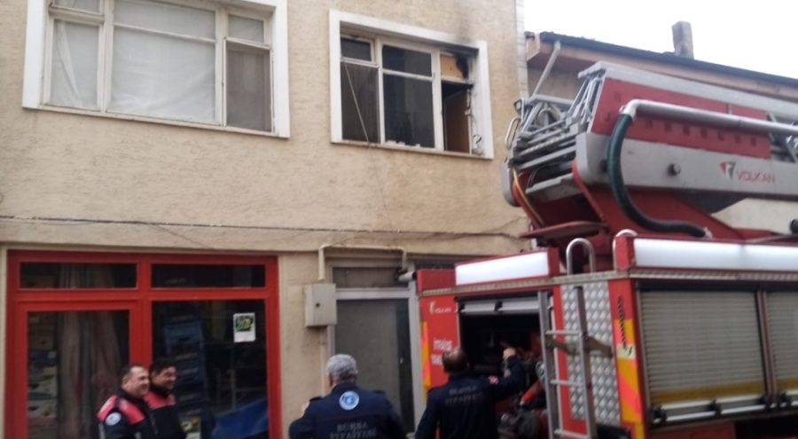 Bursa'da ocakta unutulan yemek mutfağı yaktı