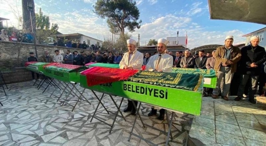 Nazillideki patlamada hayatını kaybeden 3'ü çocuk 5 kişi defnedildi