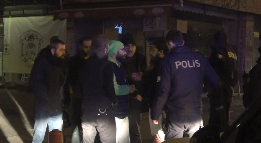 Bursa'da arkadaşlarıyla gezerken tartıştığı kişiler silahla yaraladı