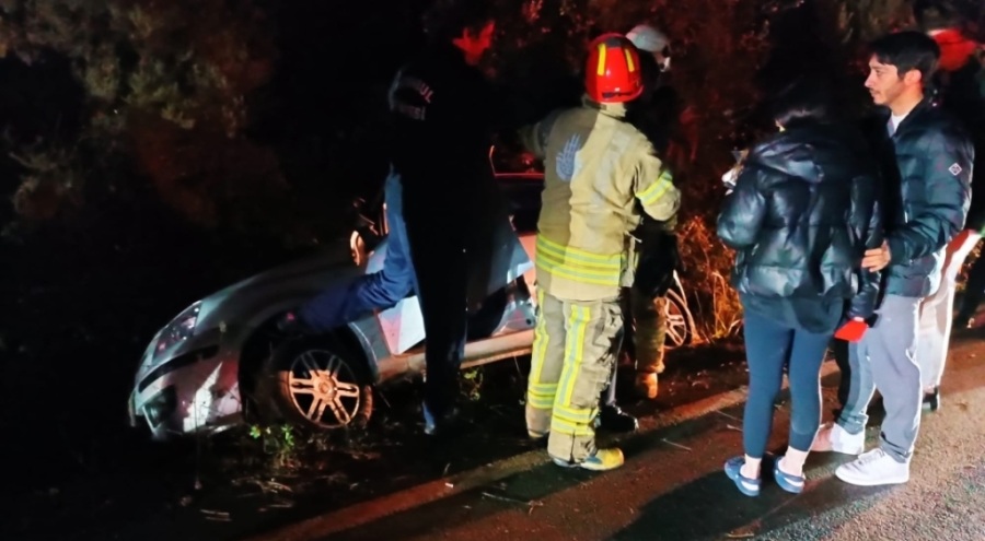 Kontrolden çıkan araç şarampole uçtu: 3 yaralı