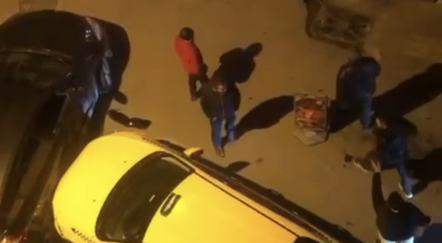 Bursa'da otomobiline çarpan taksi sürücüsünü darbetti
