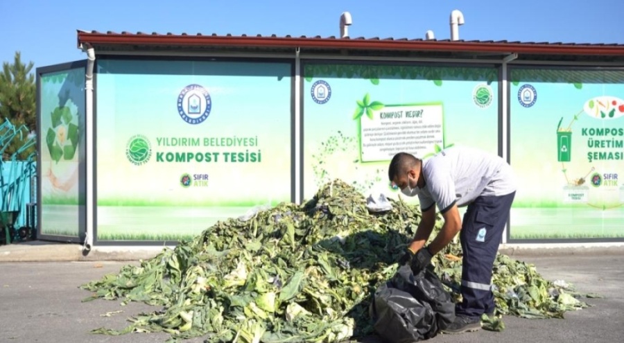 Bursa'da pazar atıkları kompost gübre oluyor