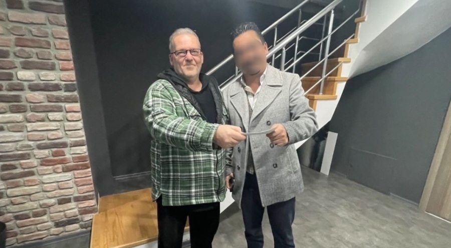 Bursa'da yolda bulduğu 750 bin liralık çeki sahibine teslim etti