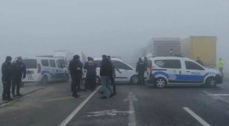 Askeri kamyonet tıra çarptı 2 şehidimiz var!