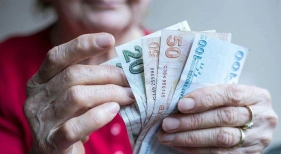 Emekliler intibak ve bayram ikramiyesine zam bekliyor
