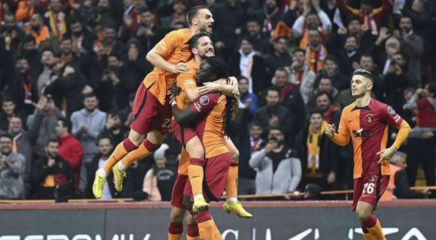 Galatasaray  derbiye lider gidiyor