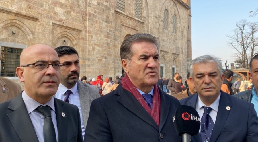 Sarıgül'den Bursa'da Babacan'a anayasa göndermesi
