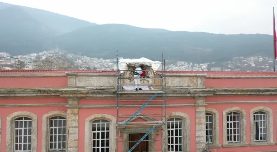 Bursa'daki "Komutanlar Ocağı"nın 131 yıllık Osmanlı arması ve kitabesi yenilendi