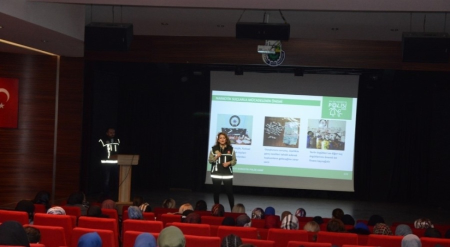 Bursa İnegöl'de kadın kursiyerlere seminer düzenlendi