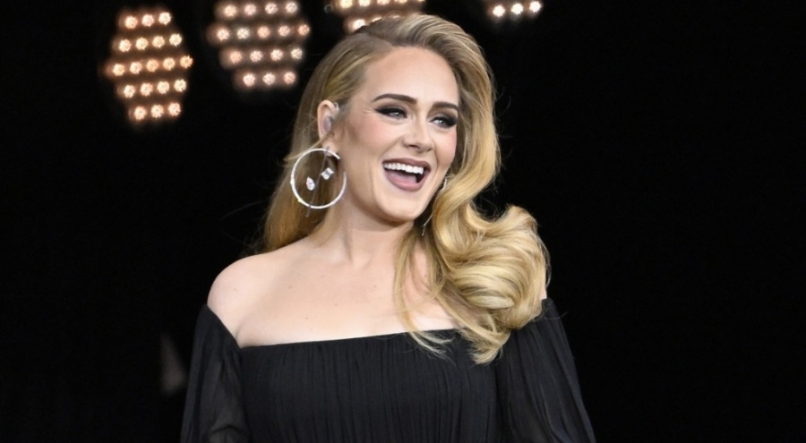 Adele siyatik ağrıları çekiyor