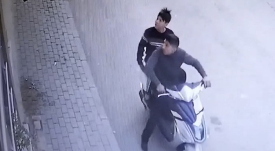 Bursa'da motosikletle çamaşır çaldılar