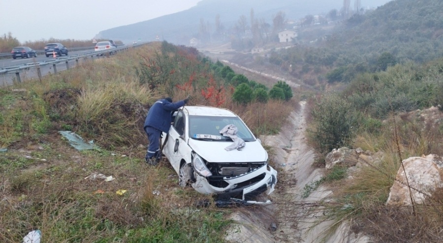 Bursa'da otomobil şarampole uçtu! 4 yaralı var