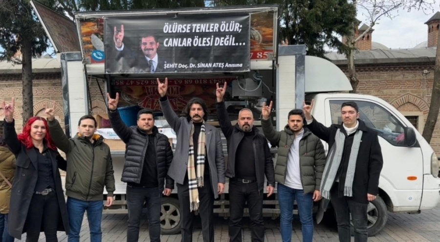 Bursa'da Sinan Ateş için lokma dağıldı