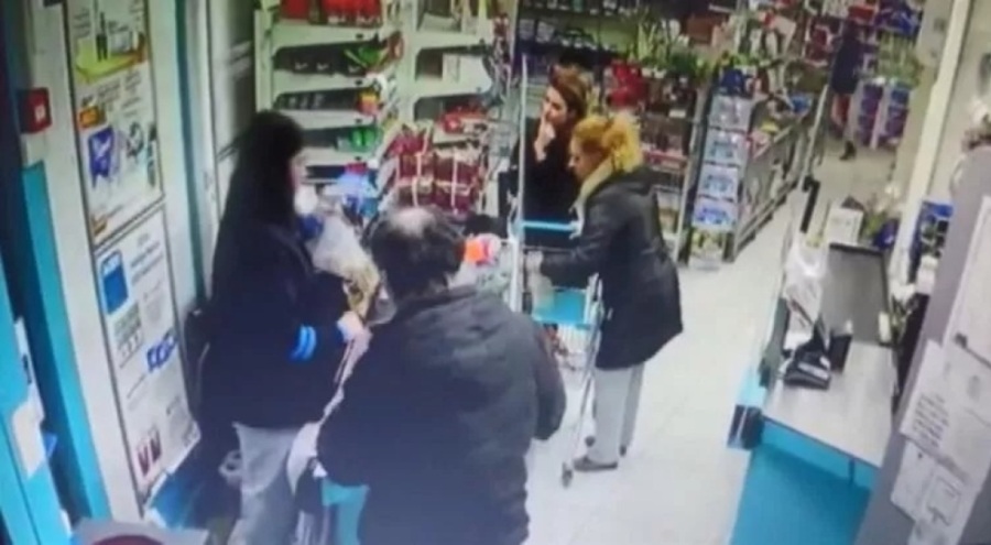 İstanbul'da anne ve kızı tartıştıkları kasiyere saldırdı