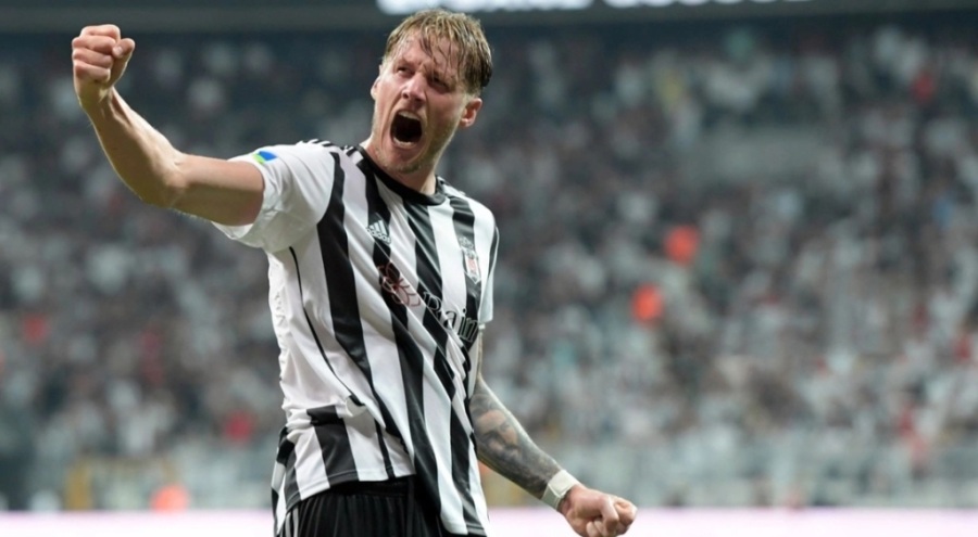 Manchester United Wout Weghorst'un transferi için devreye girdi