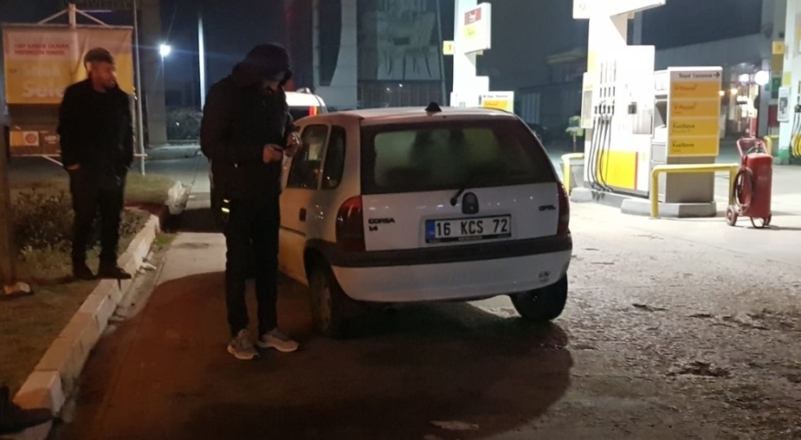 Bursa'da seyir halindeki araca silahlı saldırı gerçekleştirildi