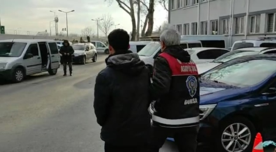 Bursa'da evlerden hırsızlık yapan 2 zanlı tutuklandı