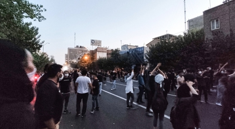 İran'da bir kişi daha idama mahkum edildi