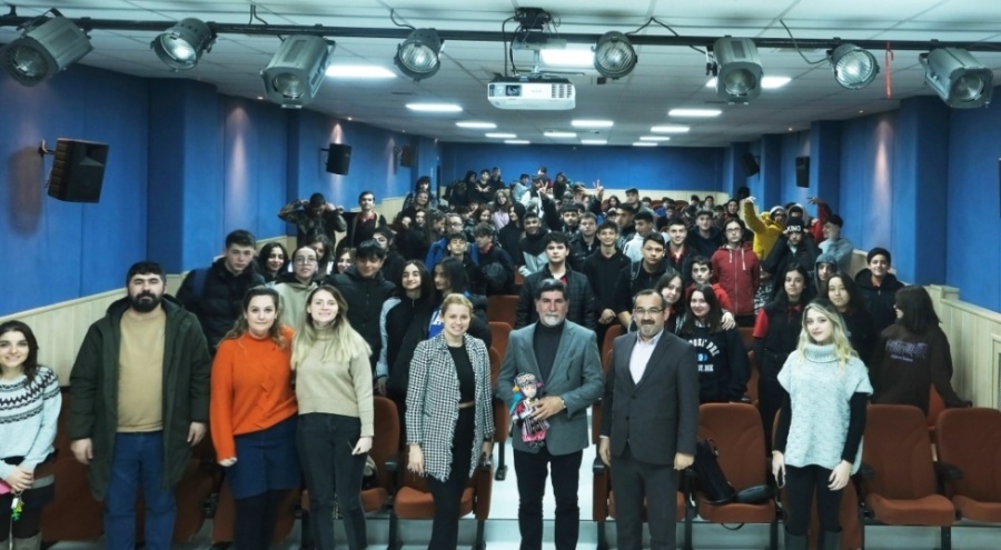Bursa'da genç iletişimciler Gazeteci Yazar Namık Göz'ü ağırladı