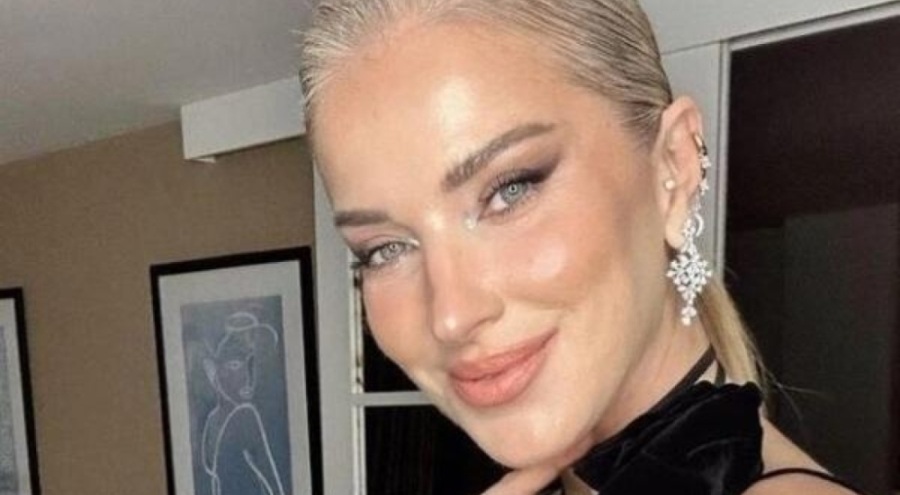 Burcu Esmersoy, gençlik fotoğrafını paylaştı