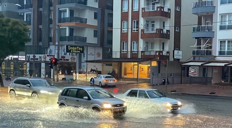 Antalya'nın Elmalı ilçesinde eğitime yağış engeli