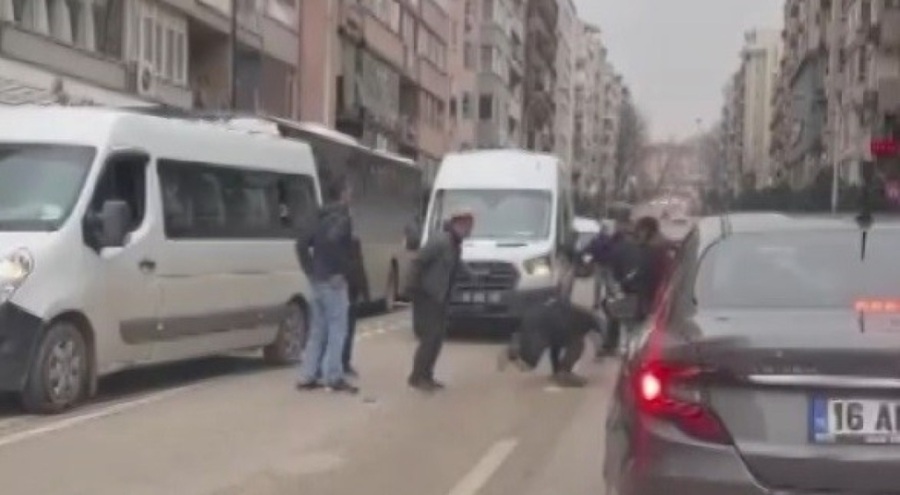 Bursa'da yol verme kavgası kameralarda