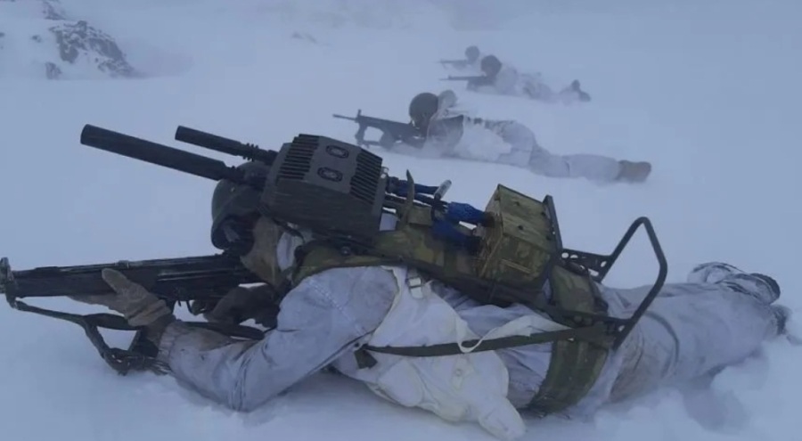 Eksi 20 derecede, kar altında sınır nöbeti