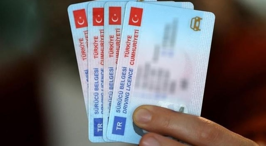 Otobüs şoförlüğü için ehliyet yaş sınırı düşürüldü