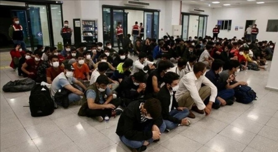 2 bin 321 düzensiz göçmen sınır dışı edildi