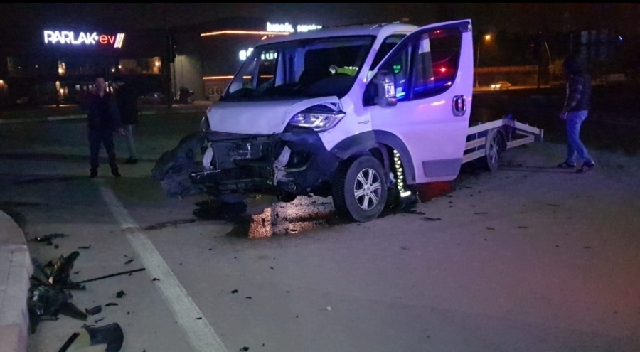 Bursa'da otomobille kamyonet çarpıştı: 2 yaralı