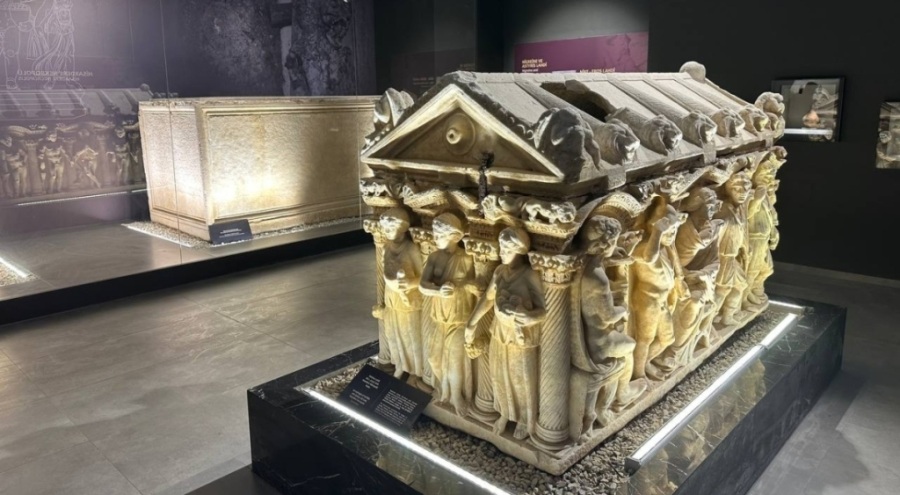 Bursa'da sergilenen lahitteki 2 bin 500 yıllık aşk mesajını arkeologlar çözdü